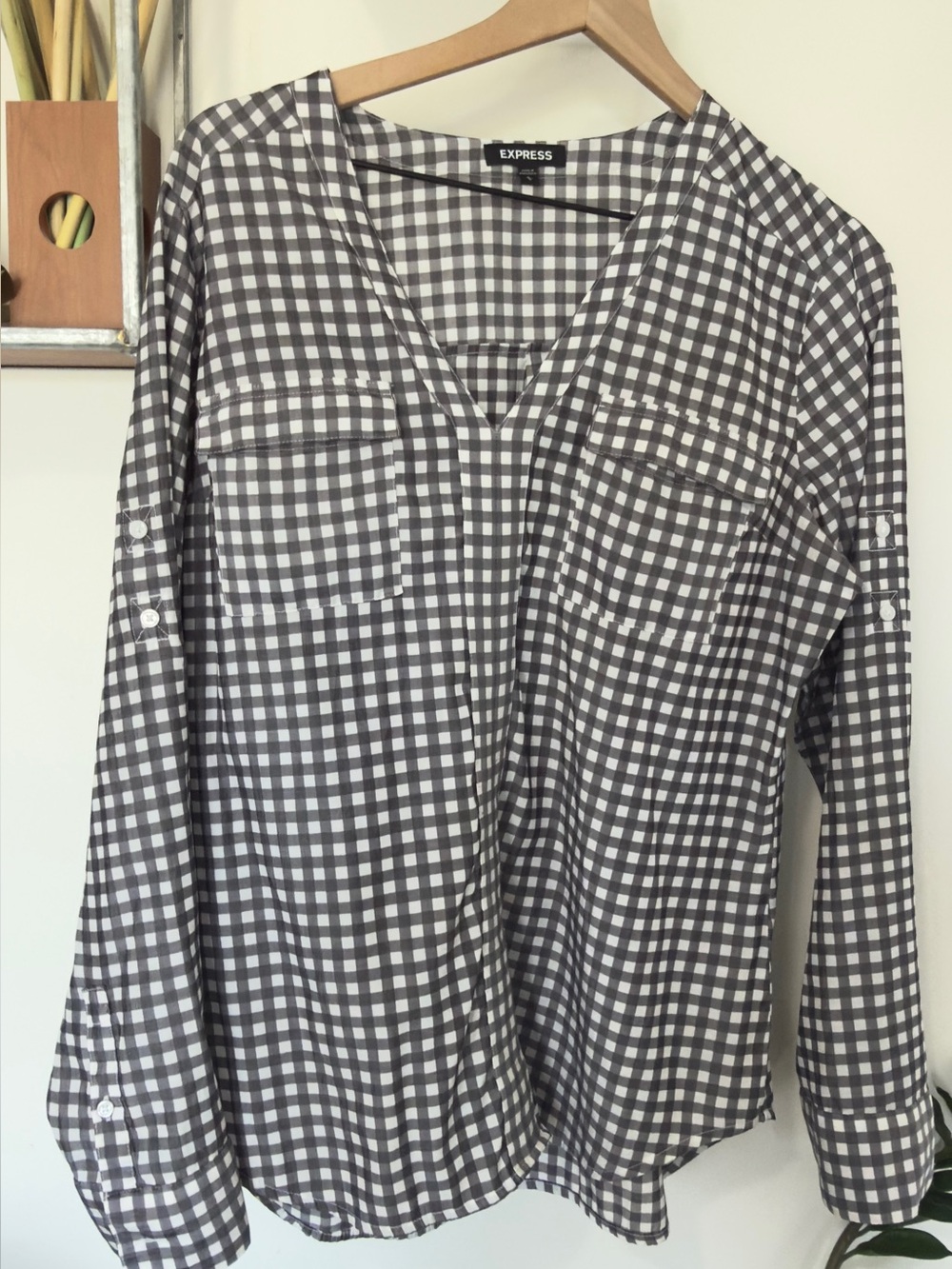 Express Portofino Women’s Gray and White Plaid V-Neck Button-Sleeve Top